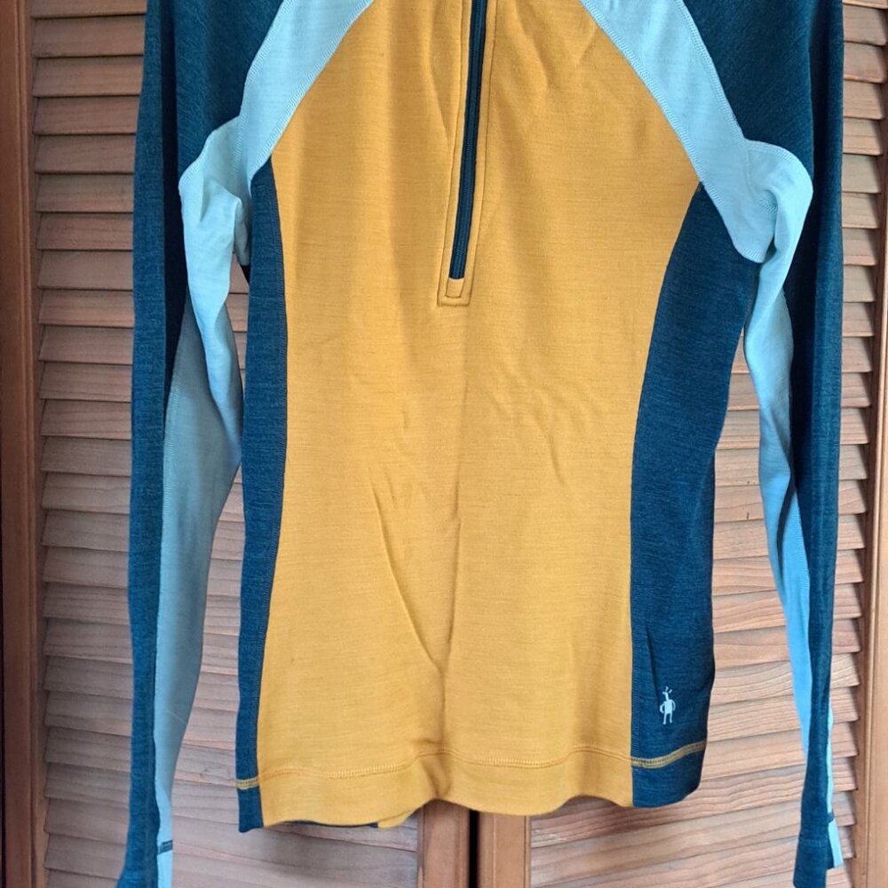 Smartwool Womens Classic Thermal Merino Base Layer 1/2 Zip Hoodie.